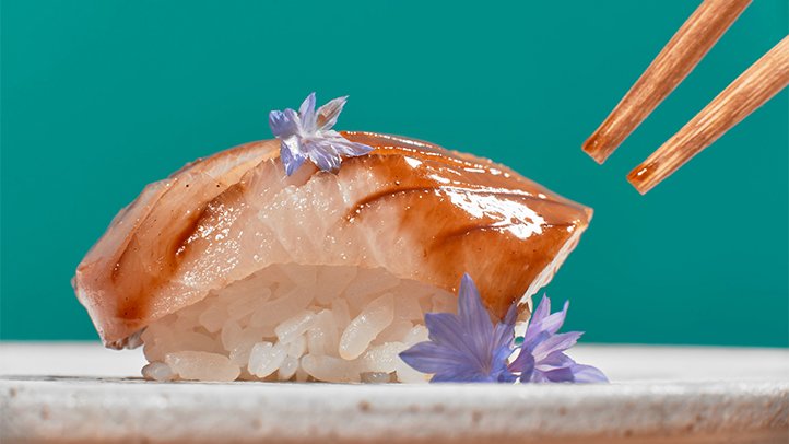 can you eat sushi while breastfeeding